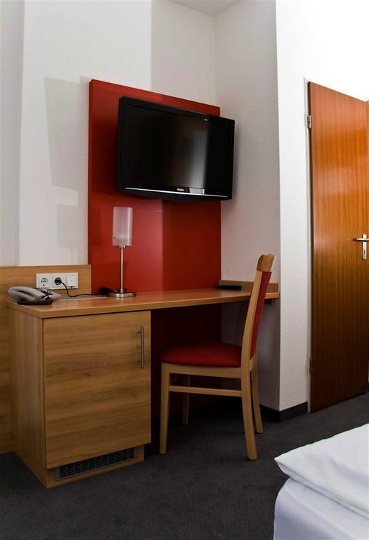 Airport Hotel Karsten كولونيا المظهر الخارجي الصورة